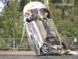 Destruction Porsche Boxster : Tapez 1 pour le casser, Tapez 2 pour laisser tomber