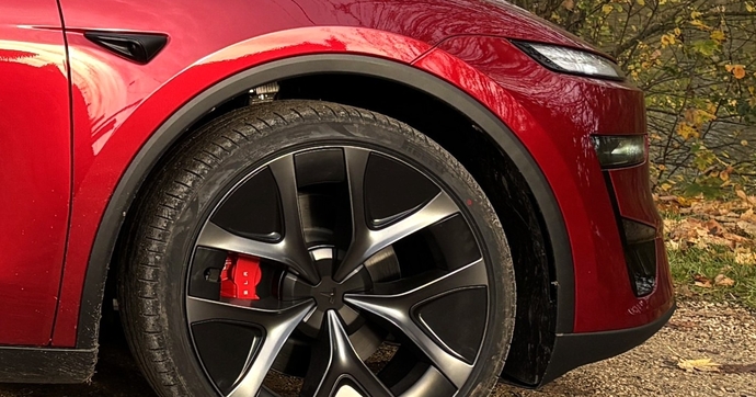 Au fait, comment va Tesla?