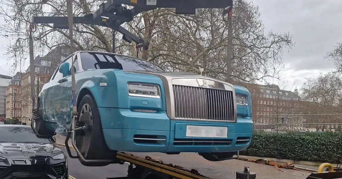 Quand les forces de l’ordre doivent enlever les Rolls-Royce pour lutter contre le stationnement illégal