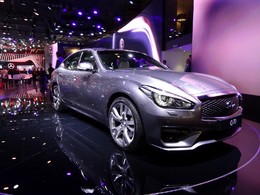Infiniti Q70 : Beau potentiel, mais... - Vidéo en direct du Salon de Paris 2014