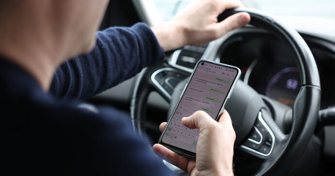 La suspension du permis de conduire pour usage du téléphone portable au volant va t-elle devenir la norme en France.