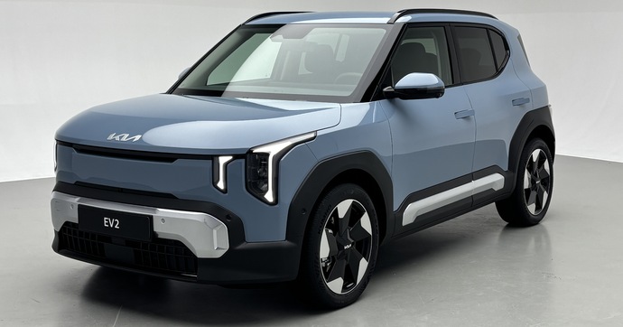 Kia continue son offensive électrique avec l'EV2, un SUV urbain taillé pour l'Europe présenté au salon de Bruxelles