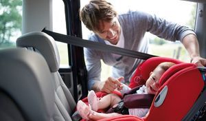 Sièges enfants : les familiales sont trop étroites !