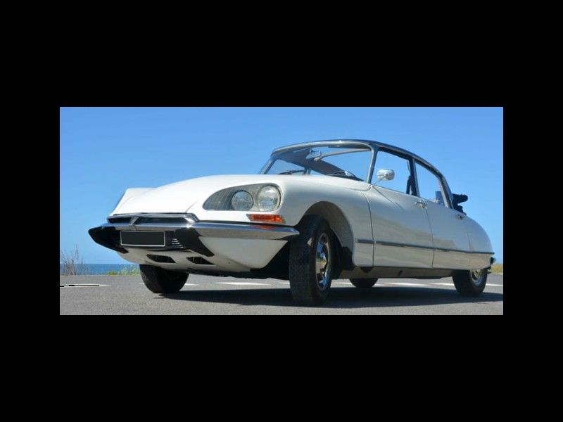 Vidéo- Vente aux enchères Rétromobile 2012 . Les DS ont la cote... jusqu'à 140 000 € 