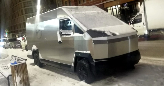 Le Cybervan n’existe pas, alors ce fan Tesla roule avec sa vision très réaliste de ce que peut être un utilitaire de ce genre