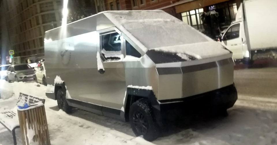 Le Cybervan n’existe pas, alors ce fan Tesla roule avec sa vision très réaliste de ce que peut être un utilitaire de ce genre