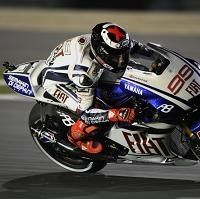 Moto GP - Qatar D.1: Une main blessée, une chute, mais second quand même c'est Lorenzo !