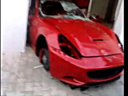 Tunisie : la Ferrari 599 de l'ex-Président Ben Ali épargnée. Pas la California !