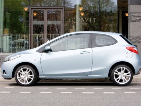 Faits divers : à fond, avinés et à 10 dans une Mazda 2 dans les rues d'Angers