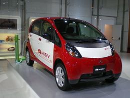 Avec la Mitsubishi i MiEV électrique, le courant passe !