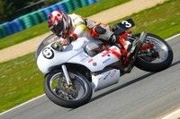Bol d’Or Classic 2010 : la Guzzi de Moto Bel en pole.