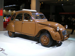 Hermès relooke la 2 CV !