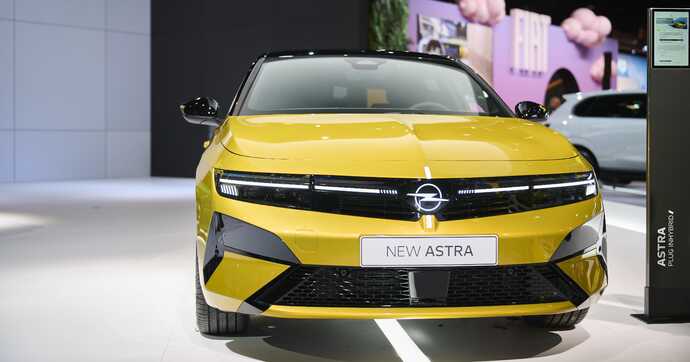 L’Opel Astra restylée peut-elle séduire les clients de la Volkswagen Golf ? - En direct du salon de Bruxelles 2026