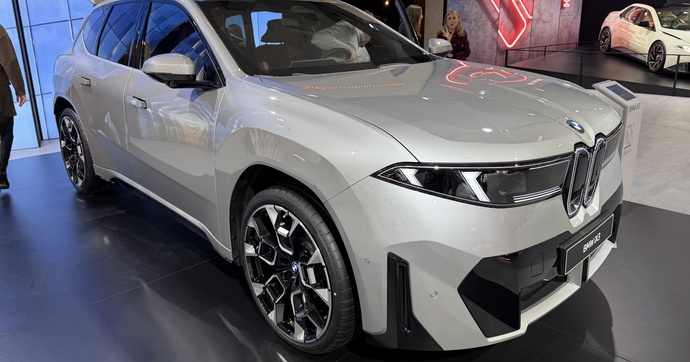 Le BMW iX3 ressemble vraiment à une bonne voiture - En direct du salon de Bruxelles 2026