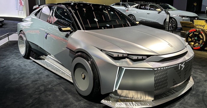 Quelle est cette drôle de DS n°4 dévoilée au salon de Bruxelles ?