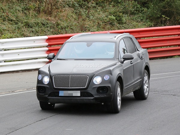 Surprise : le SUV Bentley encore de sortie
