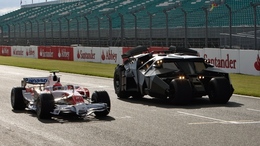 F1 Grande Bretagne : Toyota et Batman font la course (+ bonus vidéo)
