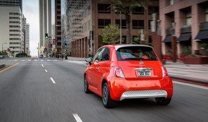 Le patron de Fiat sceptique sur Tesla et la voiture électrique