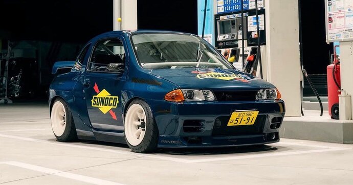 Cette miniature de R32 GT-R est en réalité une vraie voiture capable de circuler sur la route