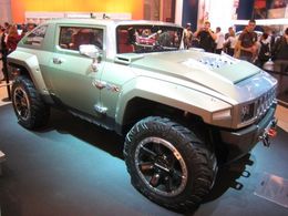 Gros plan sur le HUMMER HX Concept au biocarburant