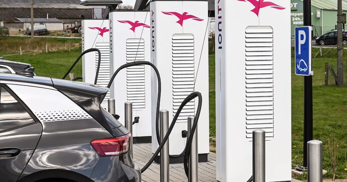 La recharge ultra-rapide est-elle vraiment l’ennemie jurée de nos voitures électriques ? Les résultats d’une étude bousculent certaines idées reçues