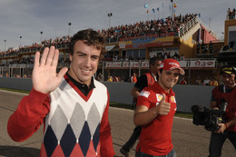 Ferrari Finali Mondiali à Valence : le retour de Massa dans la F60, l'adoubement d'Alonso en photos