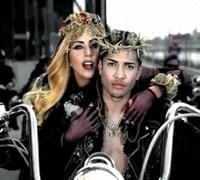 Insolite - Custom: Lady Gaga en pince pour la moto