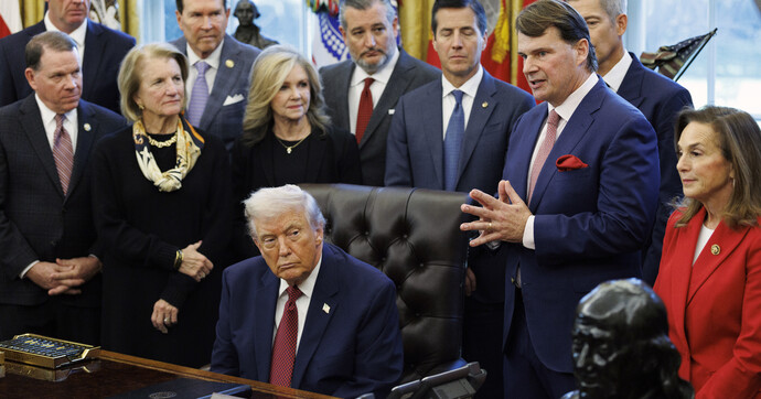 Un employé de Ford s’en prend à Donald Trump, se fait suspendre par son employeur puis reçoit près d’un million de dollars de dons