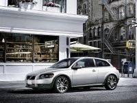 Volvo C30 : mannequin modèle durant la Semaine de la Mode