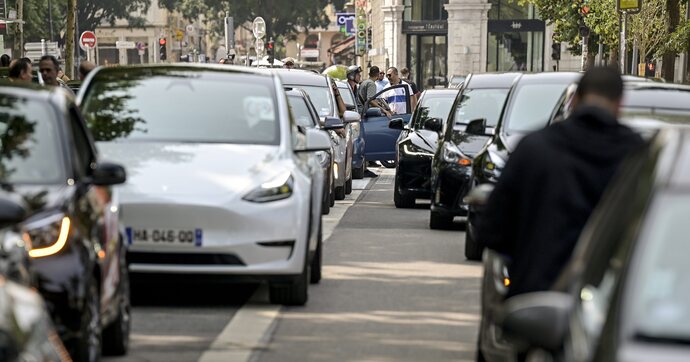 Chauffeurs VTC : un nouveau type de contrat professionnel pour mettre fin aux dérives d’un secteur rongé par la précarité et les fraudes 