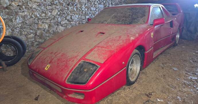 Une Matra déguisée en Ferrari F40 se cache dans un manoir abandonné depuis le covid
