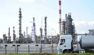 Carburants : la CGT menace de bloquer les raffineries