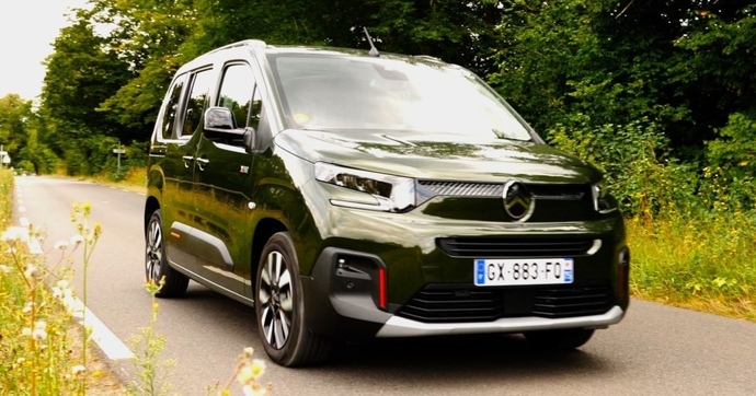 Son employeur remplace sa BMW de fonction par une Citroën, il prend ça pour du harcèlement et se fait virer