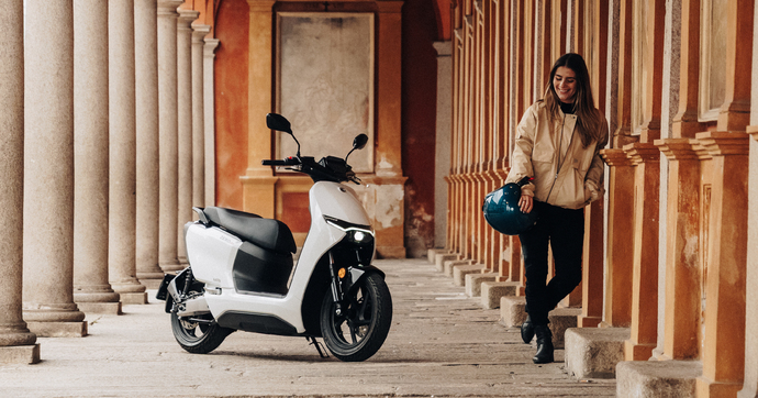 Le pionnier et leader de l’électrique Zero Motorcycles arrive enfin sur le marché des scooters avec le LS1