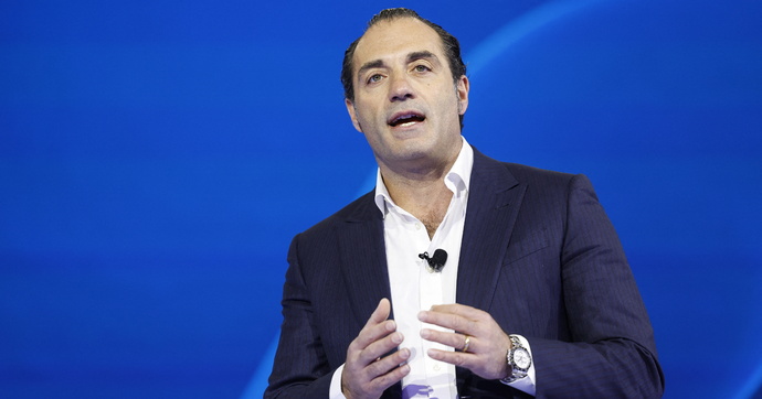 De Renault (un peu) à Stellantis (beaucoup) : pourquoi faut-il attendre que les patrons s’en aillent pour que les bonnes décisions soient prises ?