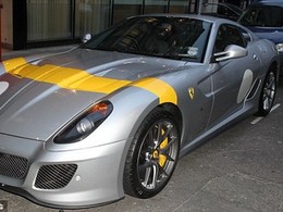 La Ferrari 599 GTO de Chris Evans ( légèrement ) abimée par une Mini