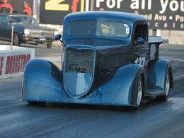 Ford Pick up 1937, pour faire la ou les courses ?