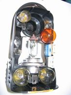 Réponse à la question du jour n°67 : devez-vous avoir une boîte d’ampoules dans votre voiture ?