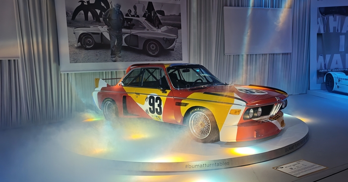 Des œuvres d'art roulantes : les "Art Cars" des 24h du Mans sont les stars du stand BMW au salon Rétromobile 
