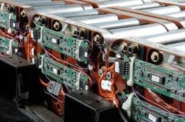 Véhicules hybrides : de nouvelles usines de batteries lithium-ion