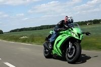Essai vidéo - Kawasaki ZX-10R ABS 2011 : En vert et contre tous...