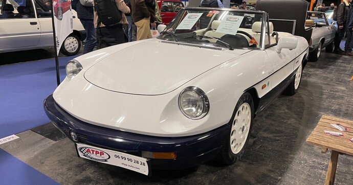 Une Alfa Spider Beauté presque neuve pour 30 000 € - Rétromobile 2026 - les bonnes affaires à moins de 30 000 € en vidéo 