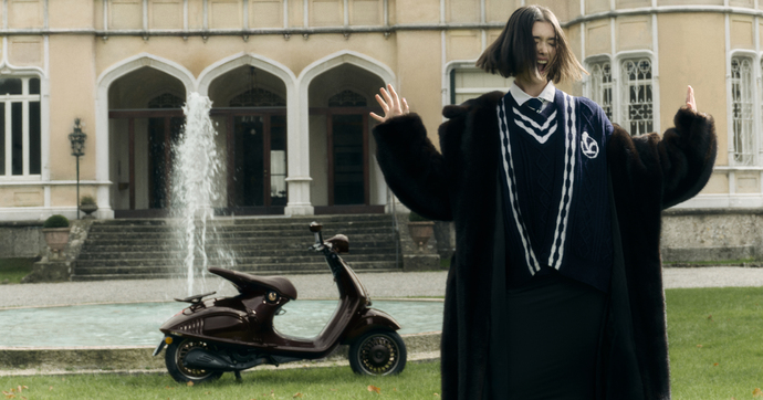 Le Nouvel An chinois s’invite à la Fashion Week avec la Vespa 946 Horse