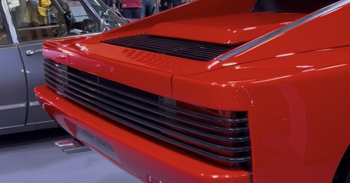 Vente aux enchères de Retromobile: 35 000 € pour cette "vraie" Ferrari Testarossa...