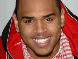 Chris Brown inculpé pour délit de fuite