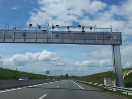 Ecotaxe: le gouvernement et Ecomouv se séparent