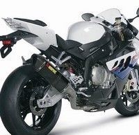 Deux lignes Akrapovic pour la BMW S 1000RR.