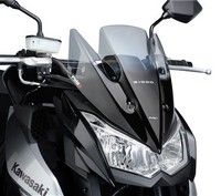 Puig équipe la Kawasaki Z1000 avec son saute-vent Z-racing.