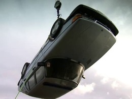 Top Gear rend hommage à Saab... en détruisant une 900