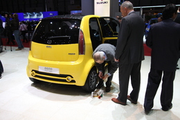Tata Nano Europa : bonne bouille et clé à douille